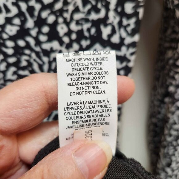 [M] RW&Co Black & White Long-sleeved Top‎ Size Medium Animal Print Lined - Picture 7 of 9